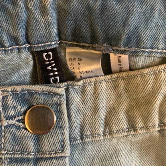 Divided H&M stone wash button Jean mini skirt - Picture 2 of 3